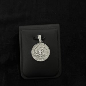 Medalla maciza de San Benito de plata .925