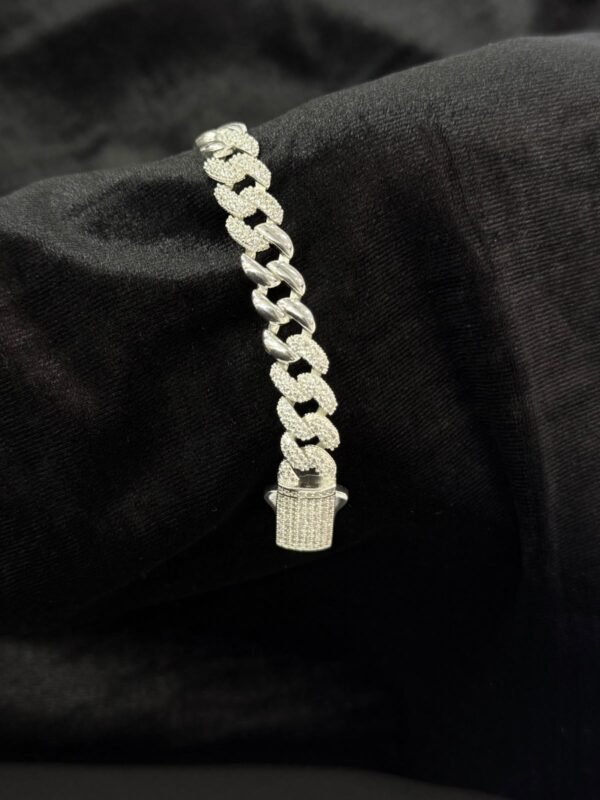 Pulsera cubana de eslabones lisos y con zirconia